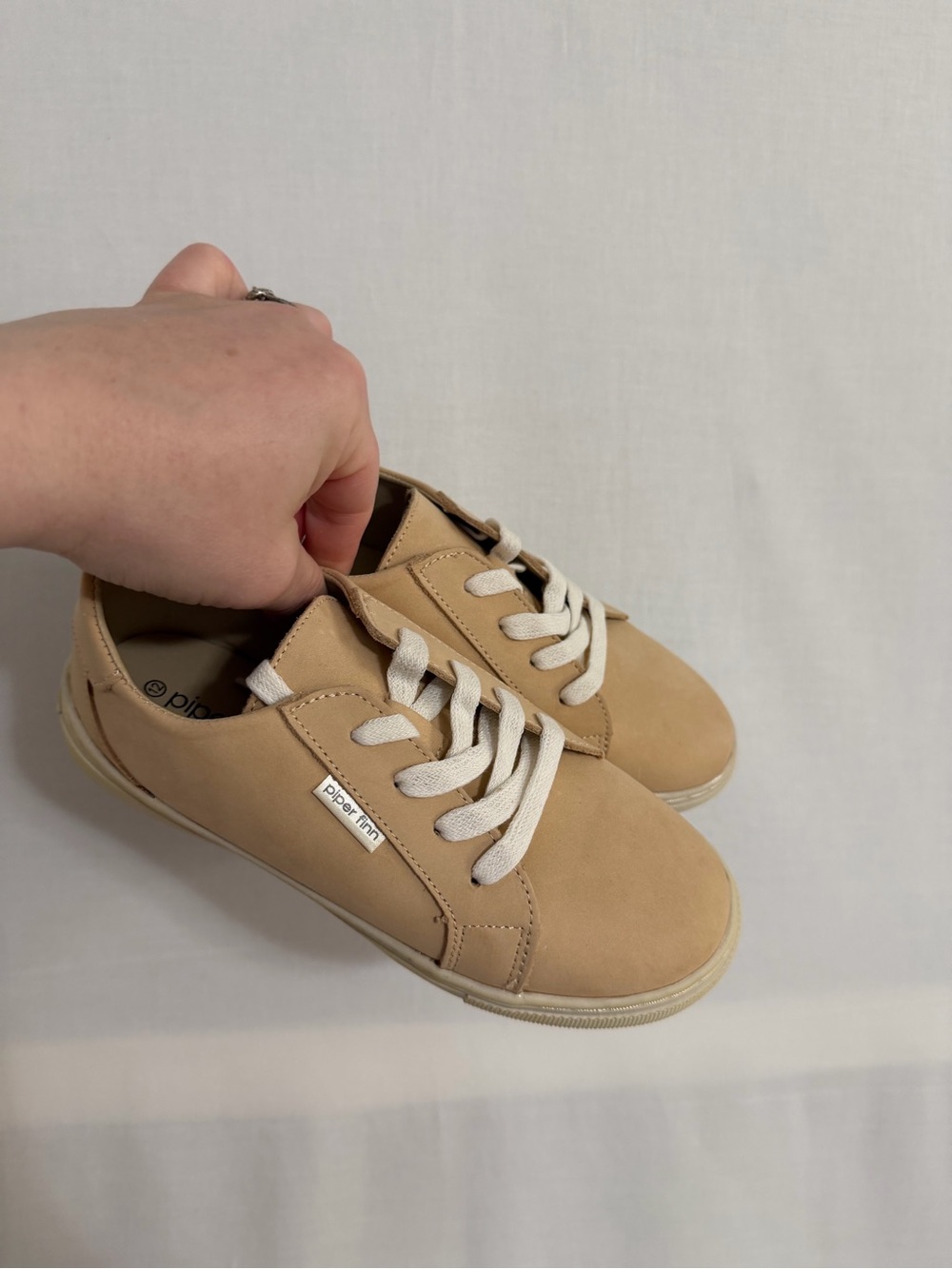 Piper Finn beige sneaker 12 new